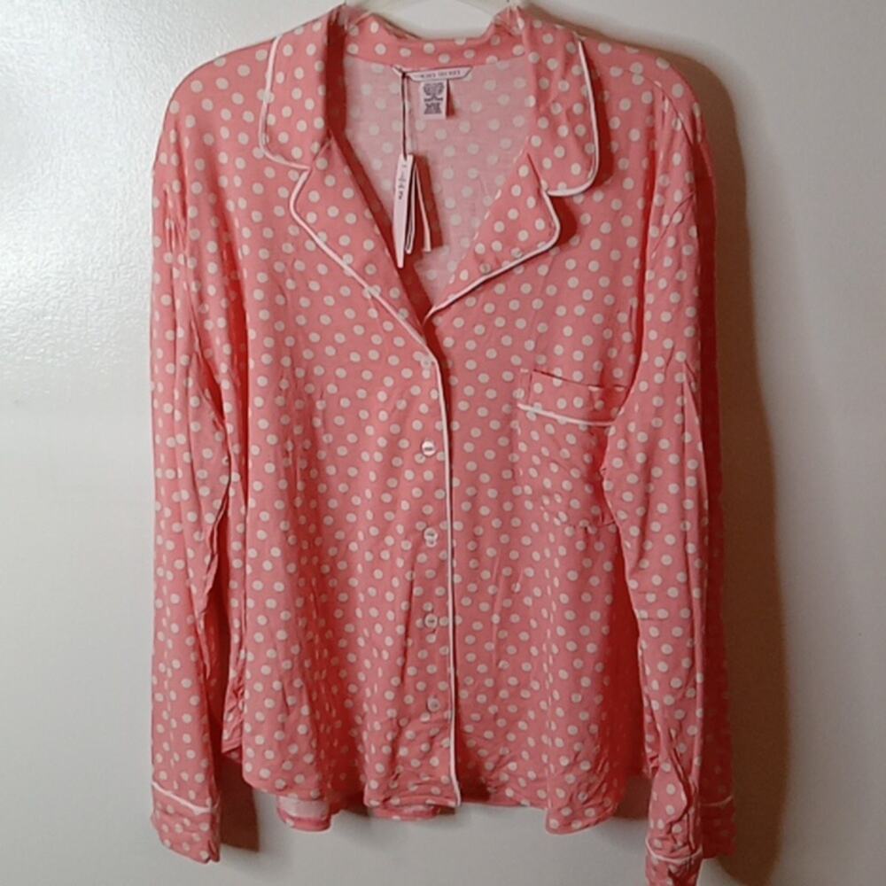 NWT Victoria Secrets women's size XL peach with polka dots pajamas top.